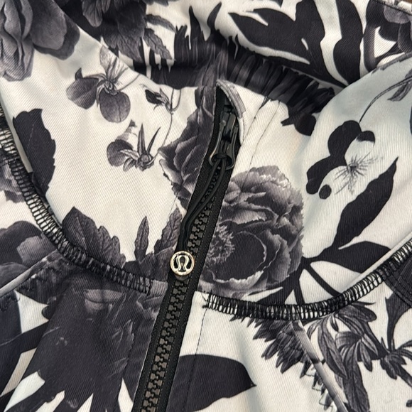 Lululemon Forme Jacket II Floral Brisk Bloom Black White Cuffins - Picture 4 of 13